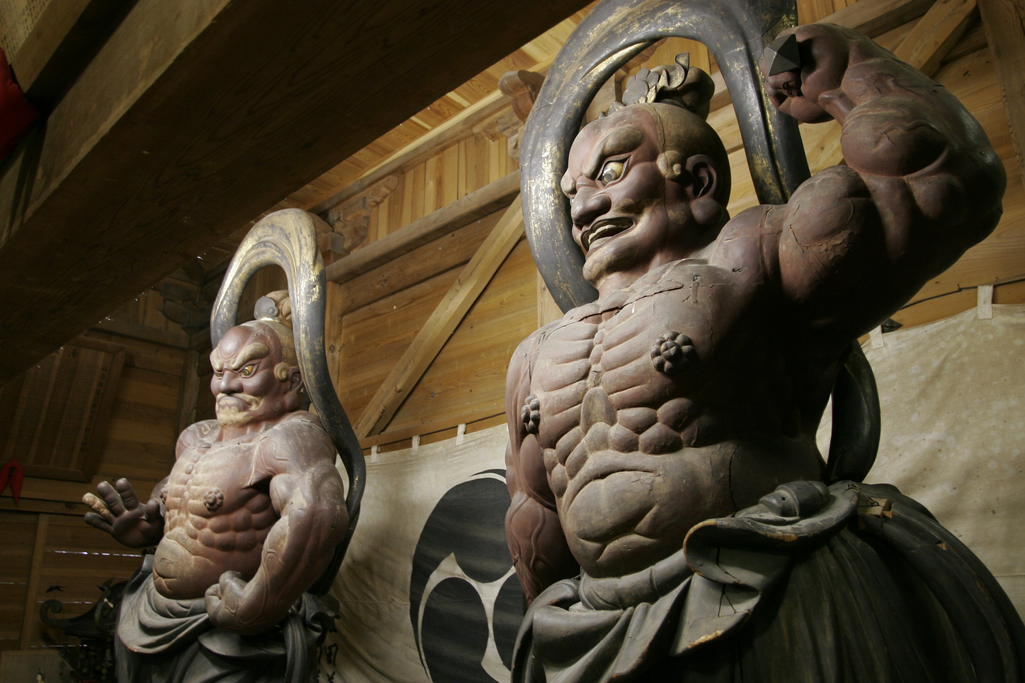 本道寺仁王像.JPG