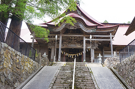 Iwanesawa Sanzan Shrine