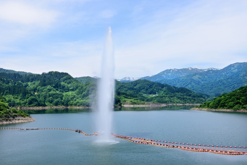 月山湖大噴水 観光スポット 月山朝日観光協会 ぶらり西川ガイド